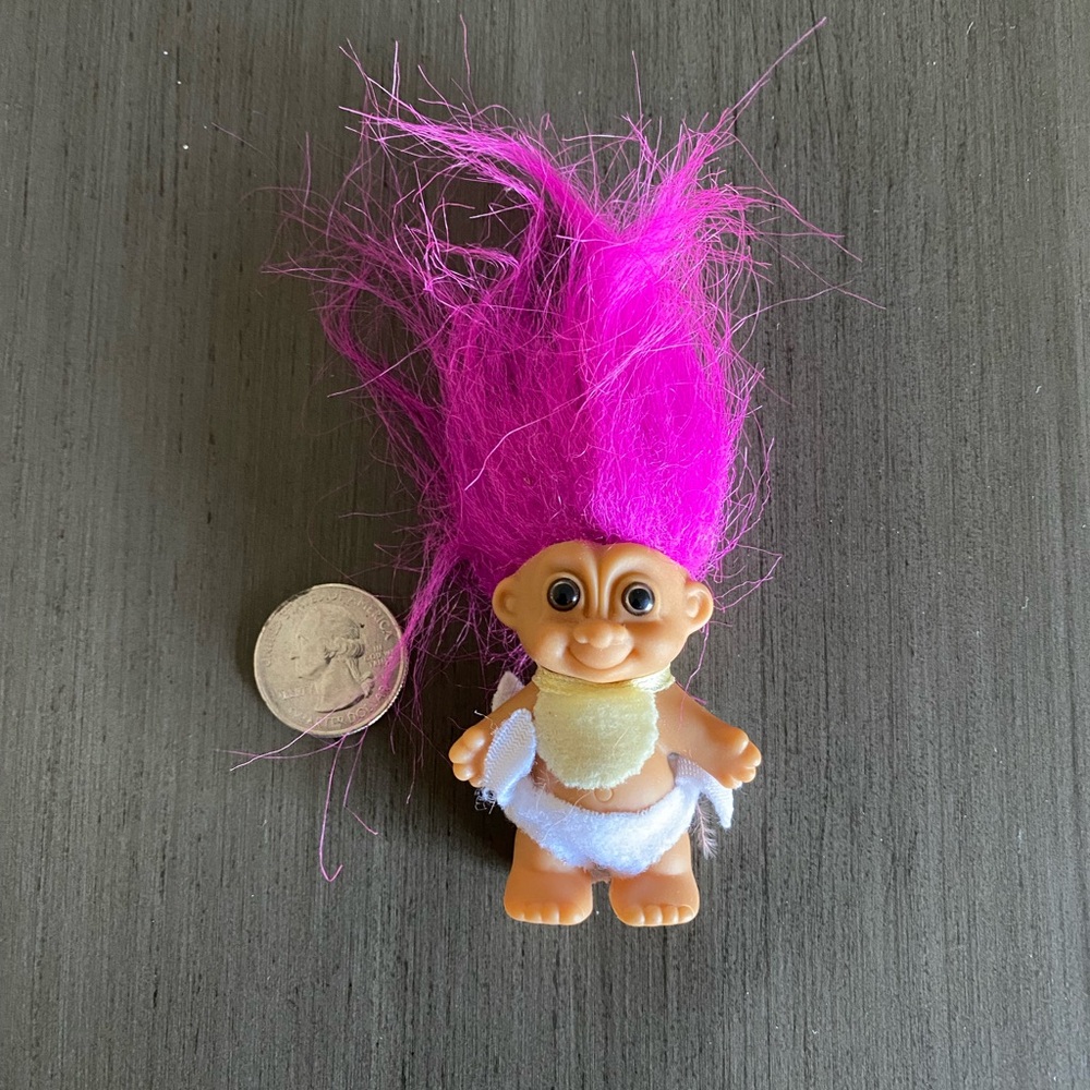 Trolls Dolls
Different sizes. Refer to pictures for approximate size.